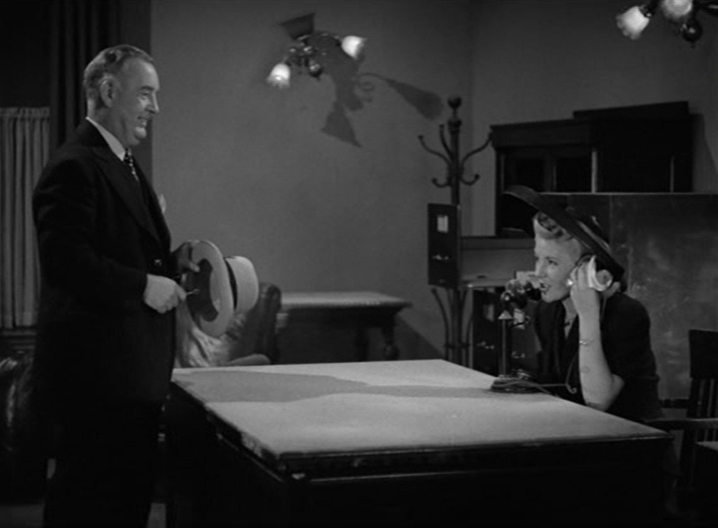 A Scream in the Dark (1943) Screenshot 4 