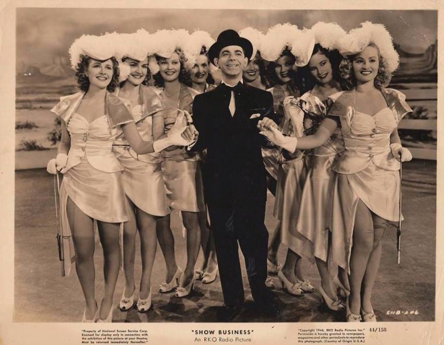 Show Business (1944) Screenshot 4