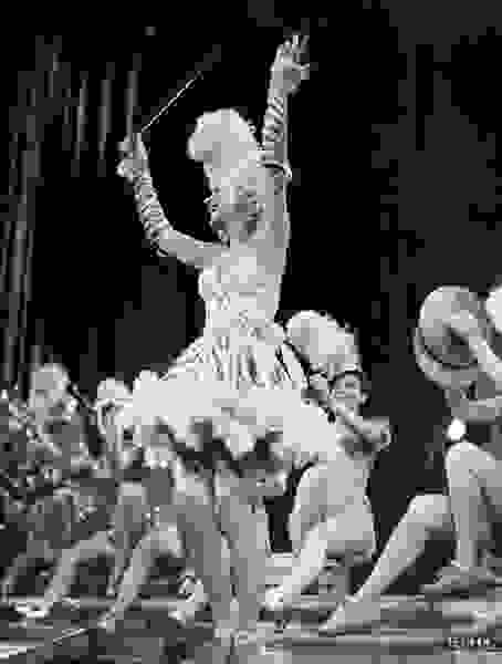 Step Lively (1944) Screenshot 1
