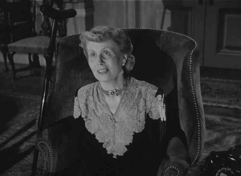 Strangers in the Night (1944) Screenshot 2