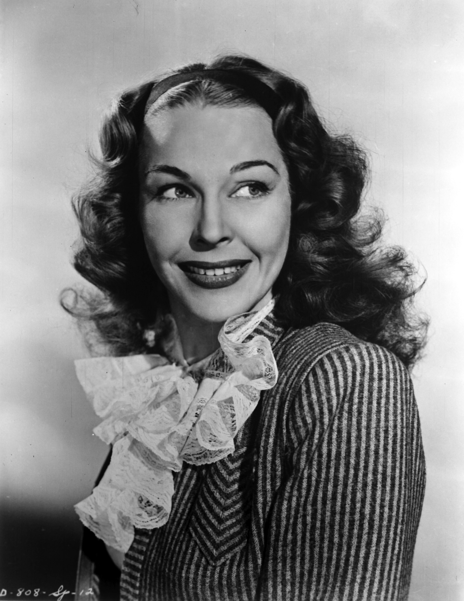 Brenda Starr, Reporter (1945) Screenshot 1