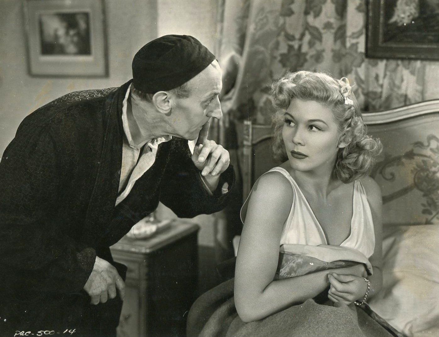 Dangerous Intruder (1945) Screenshot 2