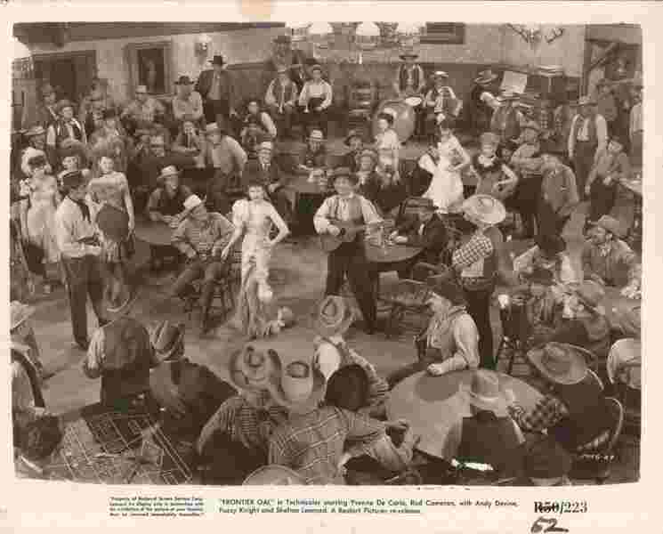 Frontier Gal (1945) Screenshot 3