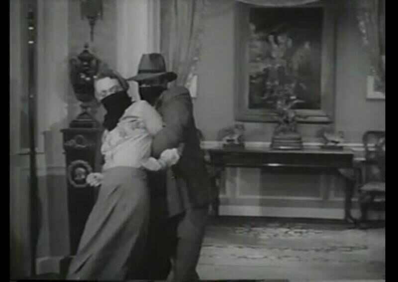 Manhunt of Mystery Island (1945) Screenshot 2