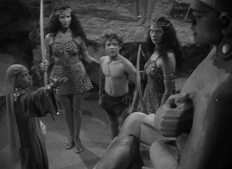 Tarzan and the Amazons (1945) Screenshot 5