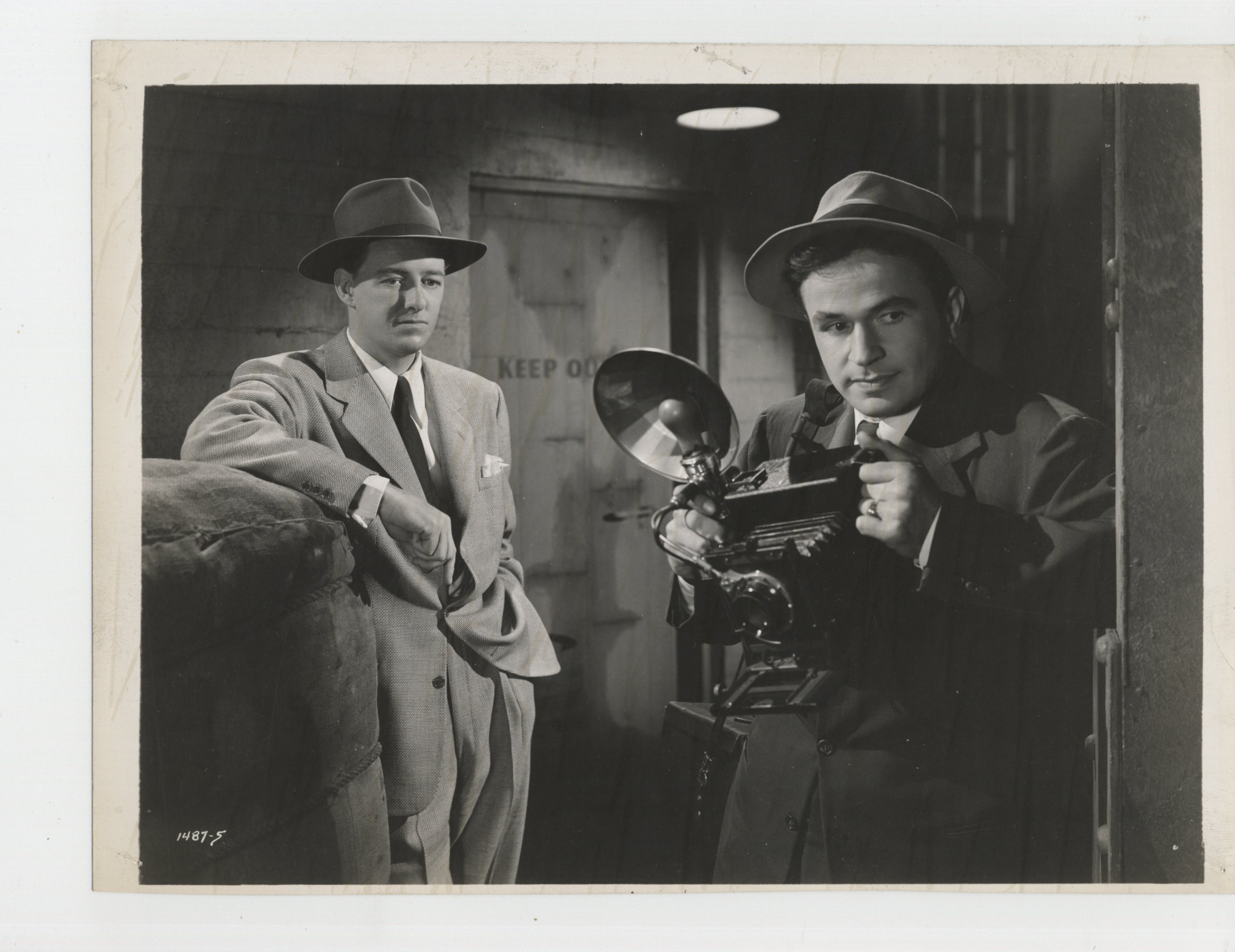 The Cat Creeps (1946) Screenshot 3