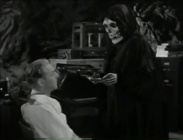 The Crimson Ghost (1946) Screenshot 5