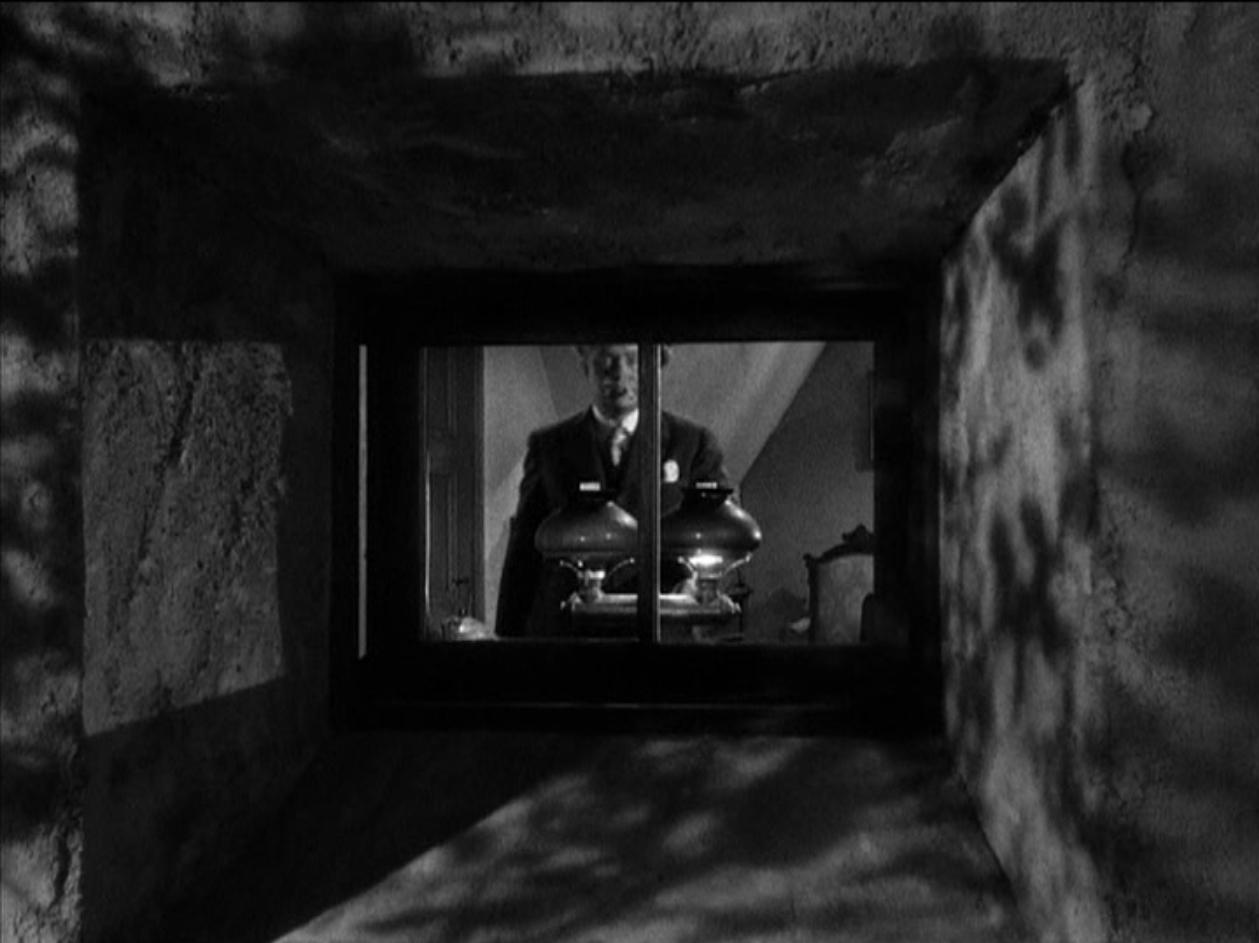 So Dark the Night (1946) Screenshot 2 