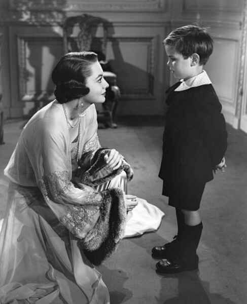 To Each His Own (1946) Screenshot 1