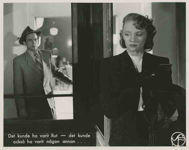 Woman Without a Face (1947) Screenshot 1