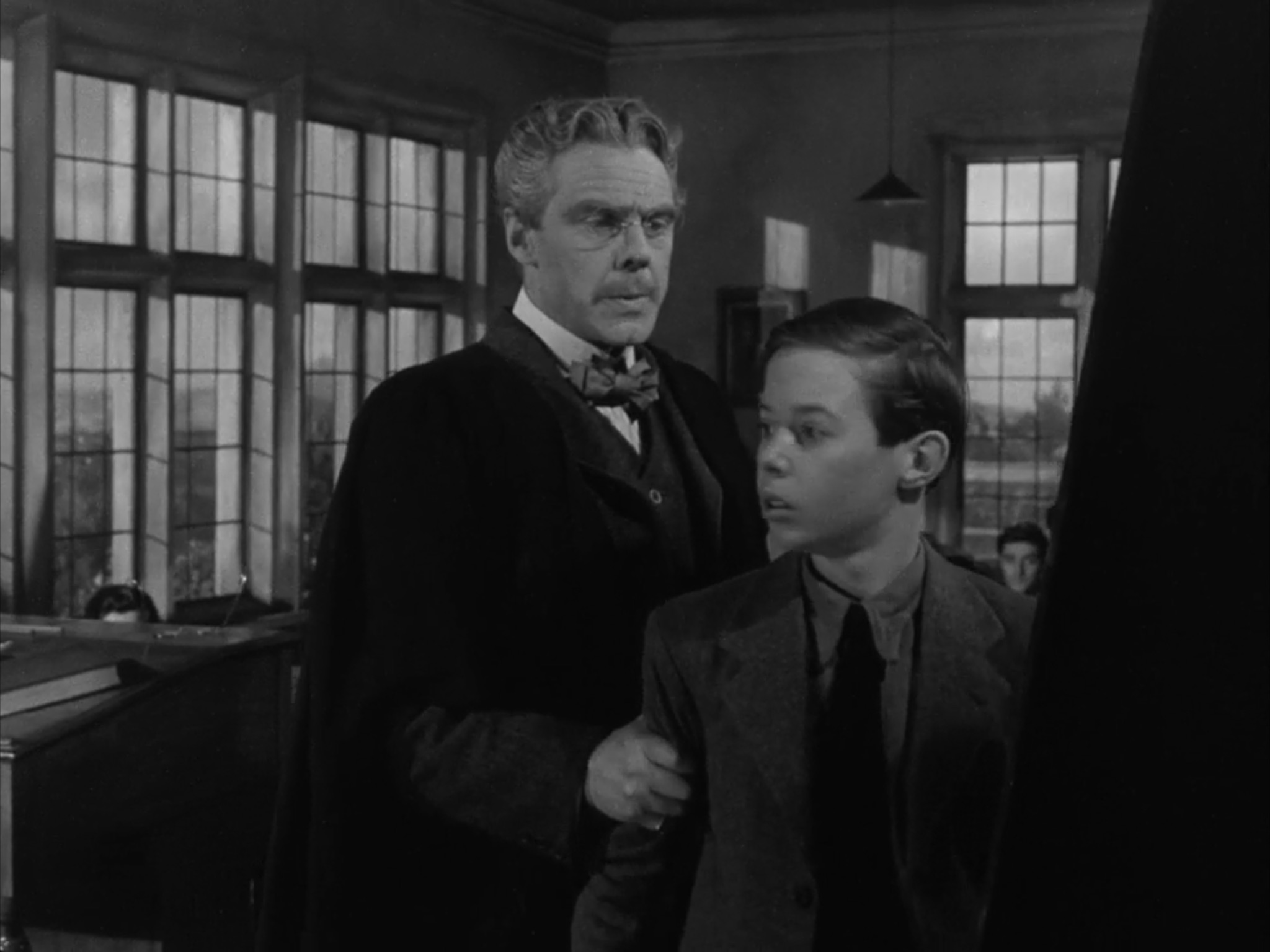 Mr. Perrin and Mr. Traill (1948) Screenshot 4