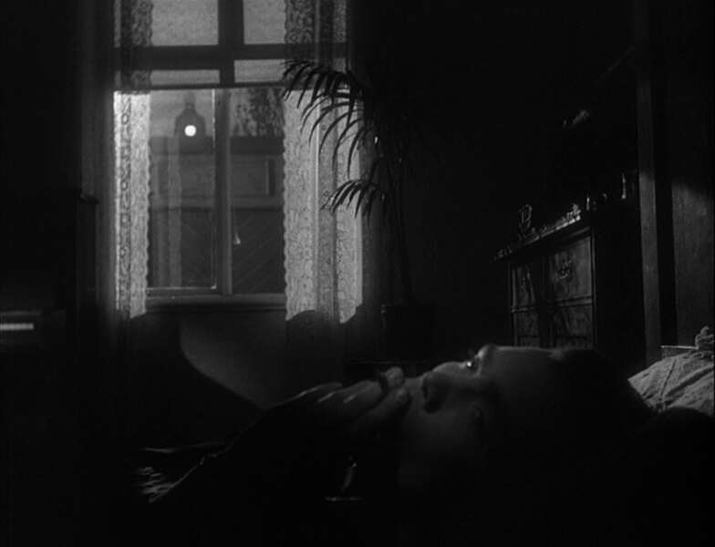 Music in Darkness (1948) Screenshot 4