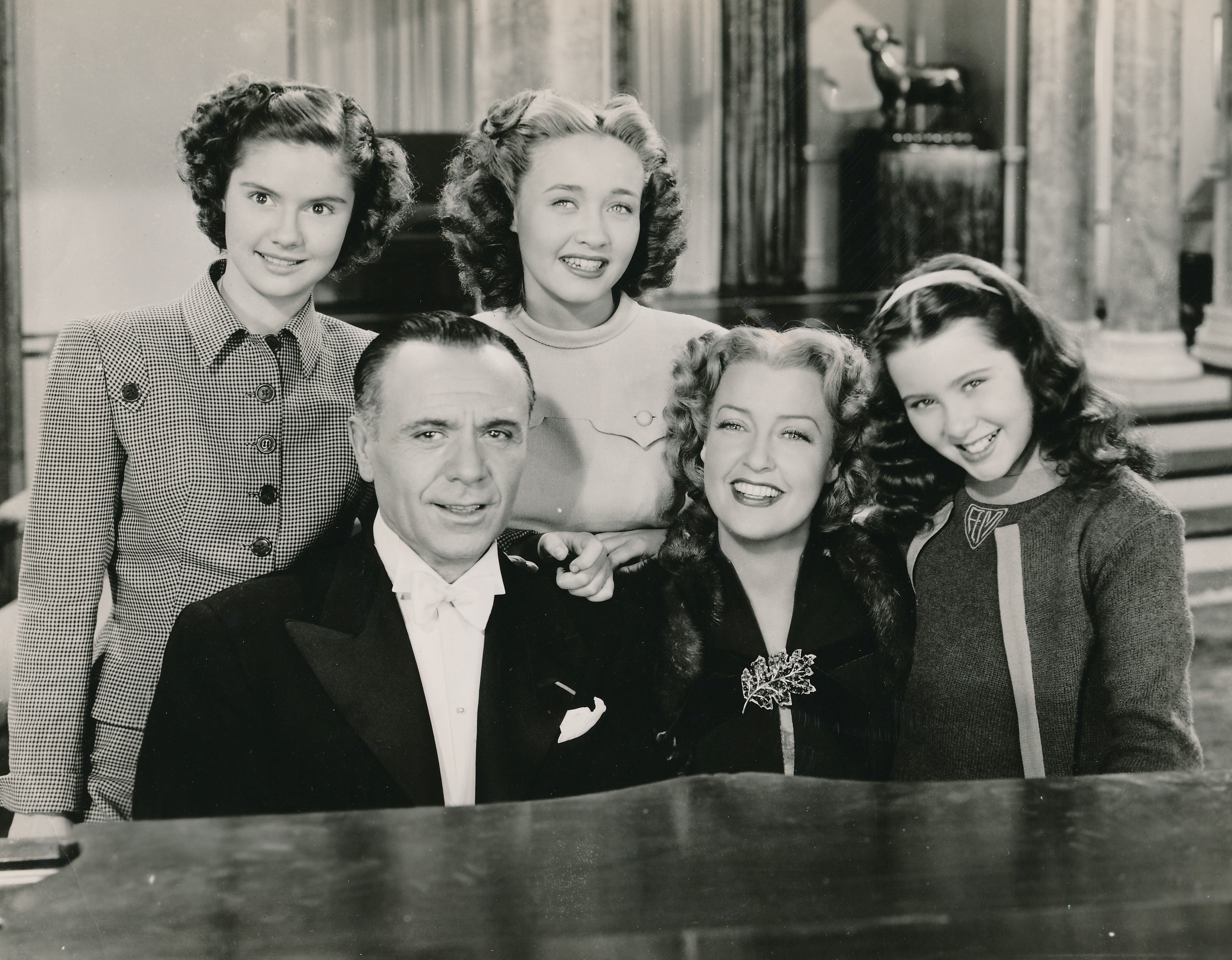 Three Daring Daughters (1948) Screenshot 4 