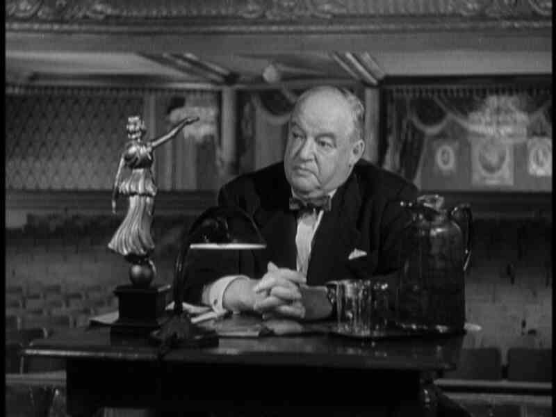 The Velvet Touch (1948) Screenshot 2