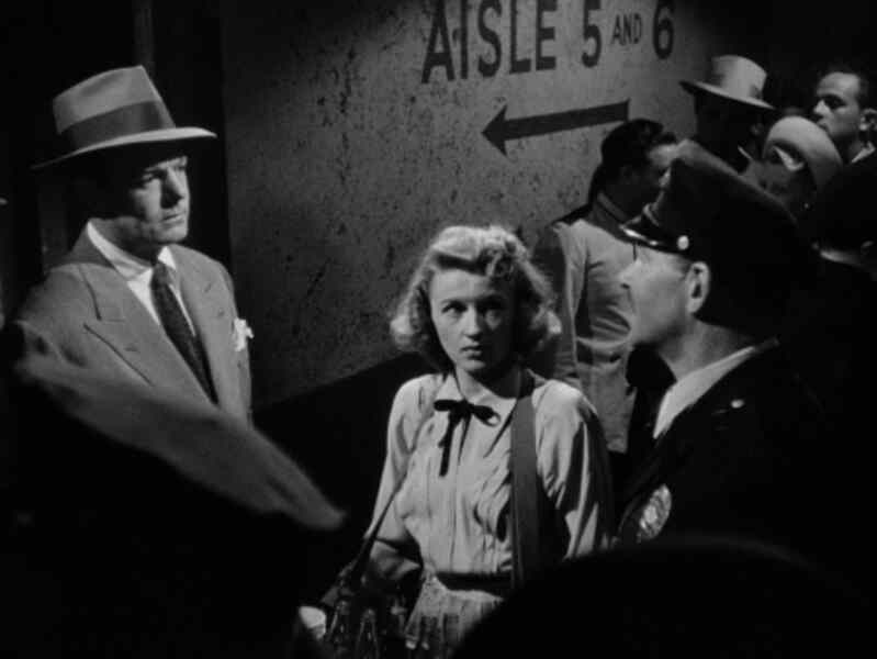 Walk a Crooked Mile (1948) Screenshot 3