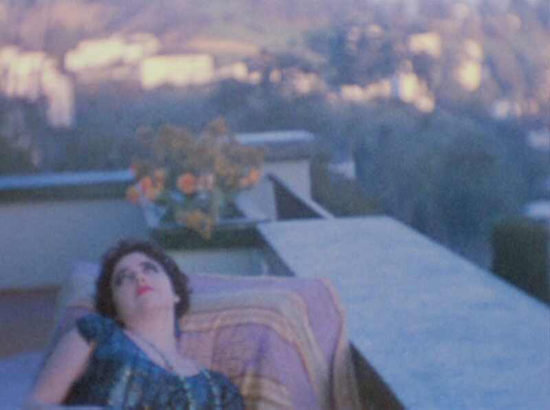 Puce Moment (1949) Screenshot 4