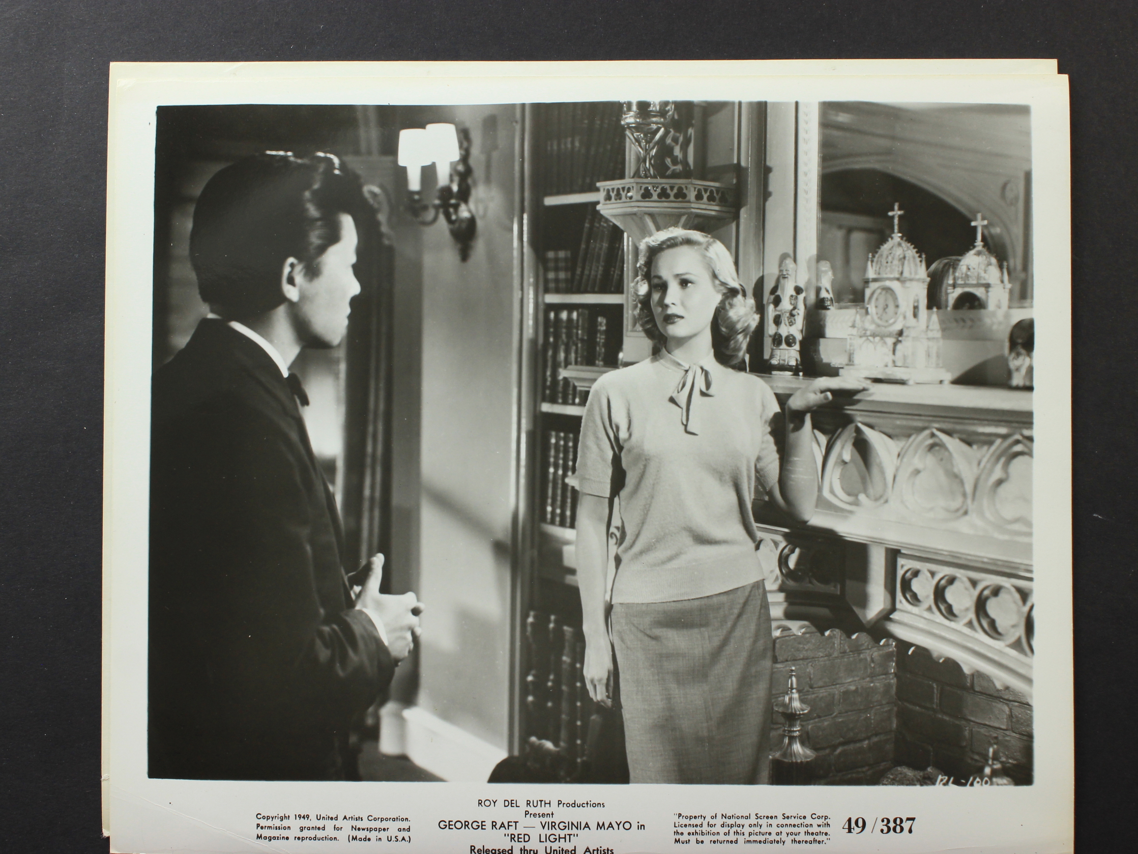 Red Light (1949) Screenshot 3