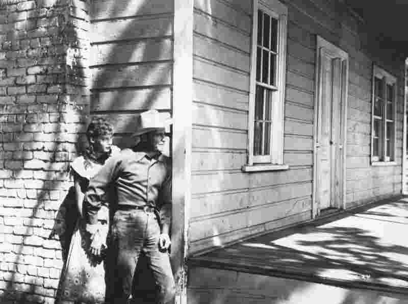 Tough Assignment (1949) Screenshot 4