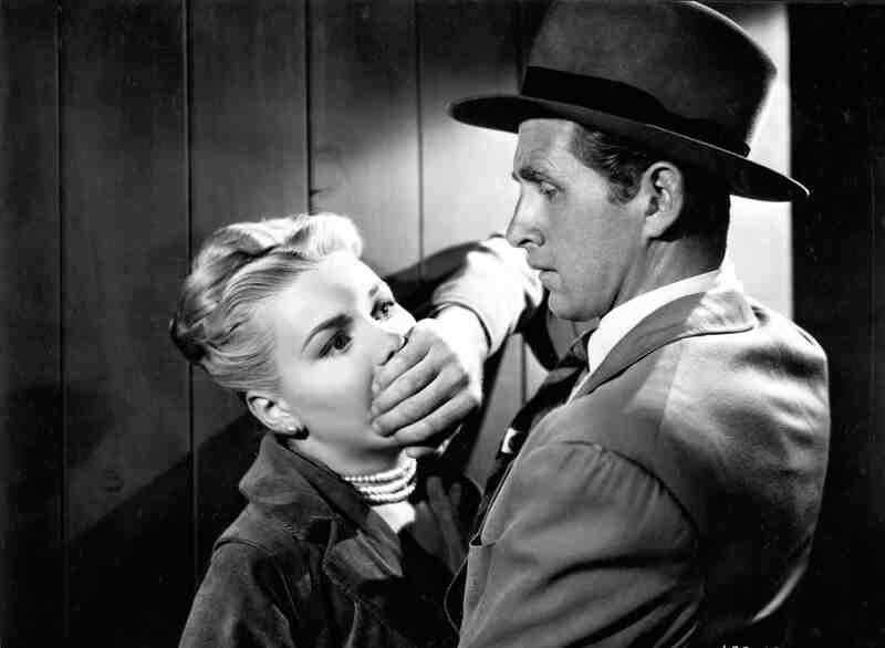 Trapped (1949) Screenshot 3