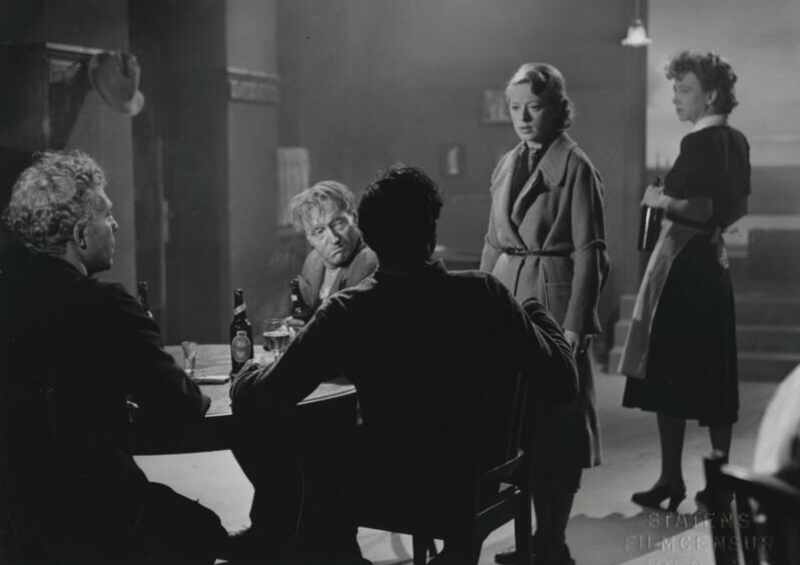 Café Paradis (1950) Screenshot 2