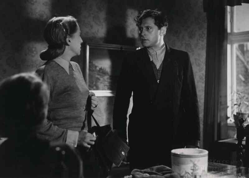 Café Paradis (1950) Screenshot 3