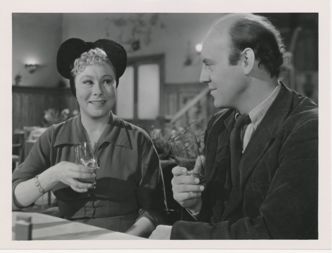 Girl with Hyacinths (1950) Screenshot 3
