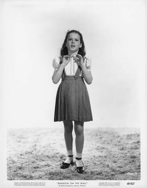 Shadow on the Wall (1950) Screenshot 4