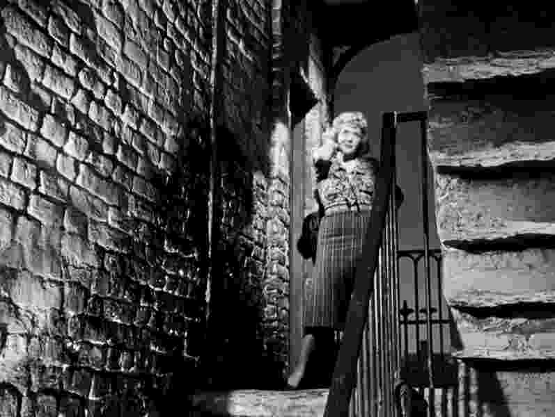 Waterfront Women (1950) Screenshot 5