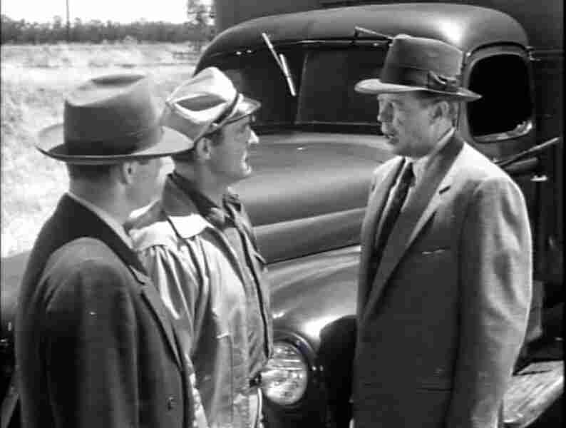 Government Agents vs Phantom Legion (1951) Screenshot 5