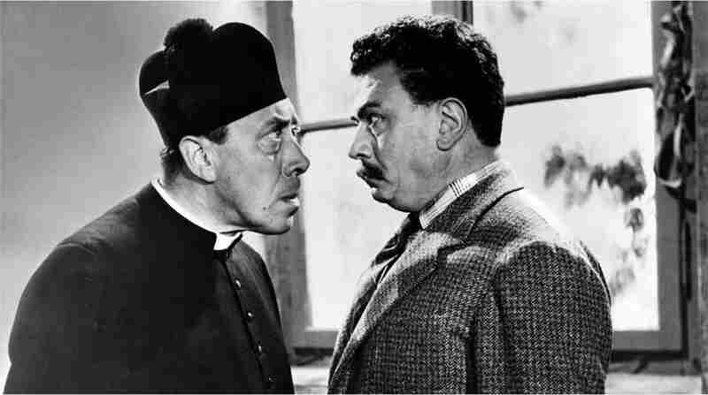 The Little World of Don Camillo (1952) Screenshot 4