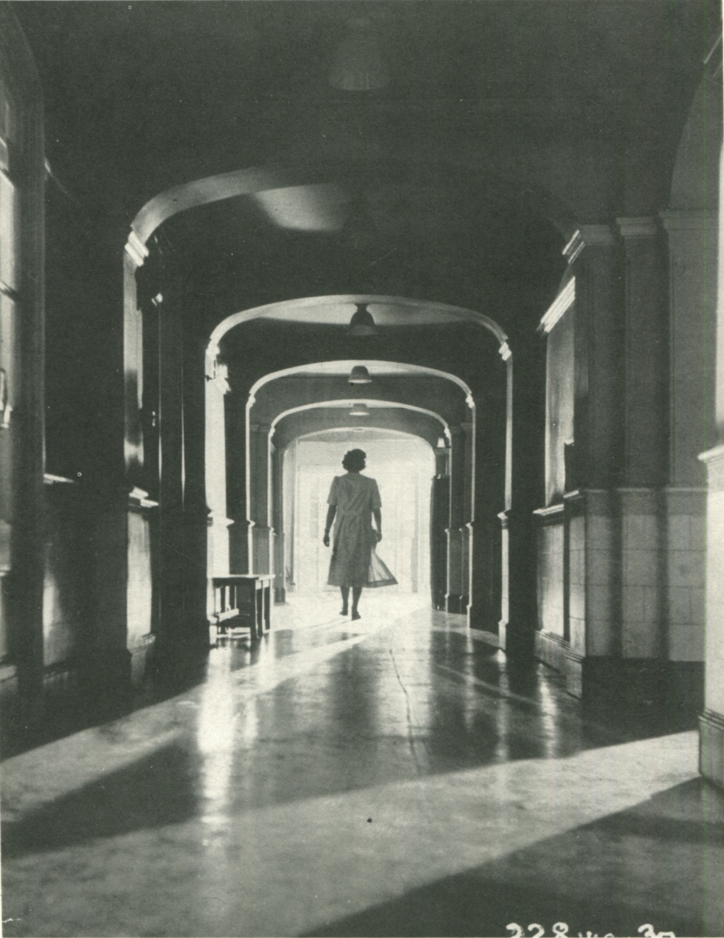 White Corridors (1951) Screenshot 4