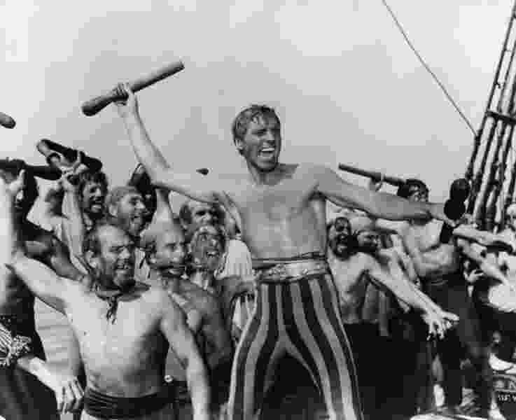 The Crimson Pirate (1952) Screenshot 1
