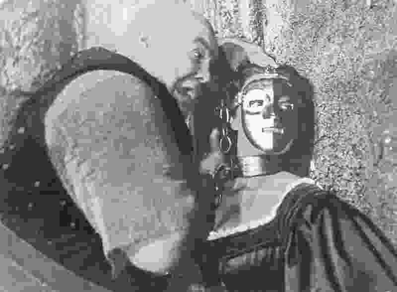 Lady in the Iron Mask (1952) Screenshot 5