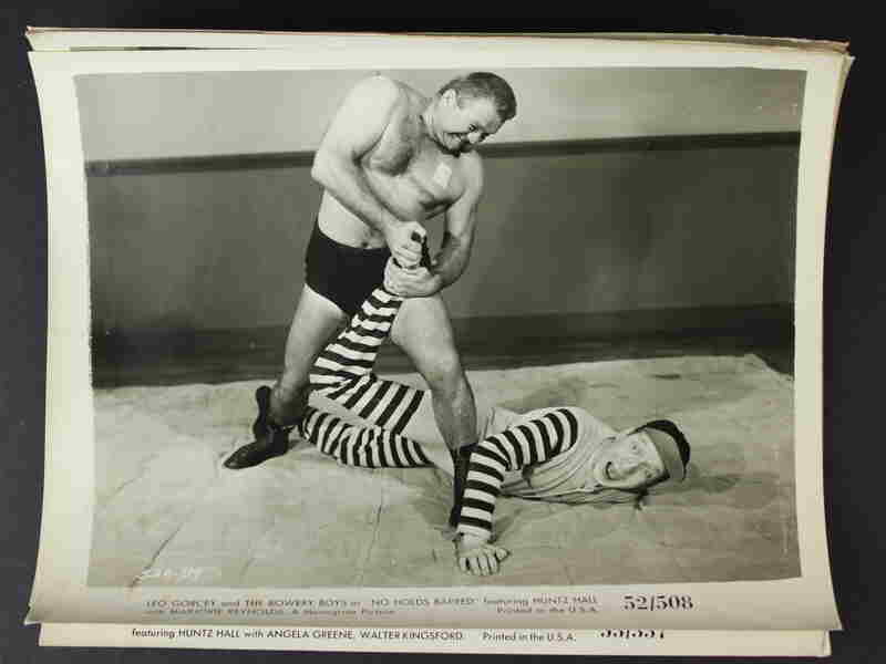 No Holds Barred (1952) Screenshot 2