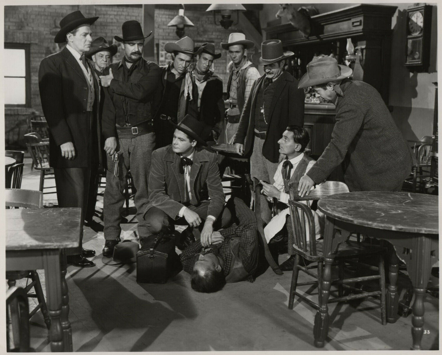 Outlaw Women (1952) Screenshot 5