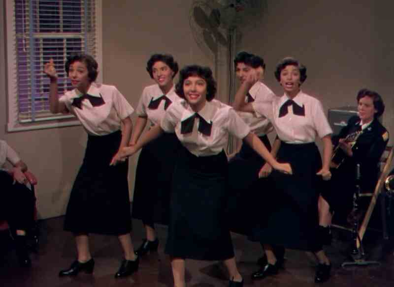 Skirts Ahoy! (1952) Screenshot 3