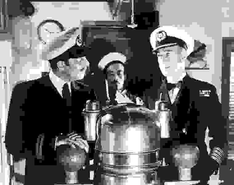 The Captain's Paradise (1953) starring Alec Guinness on DVD DVD The Captain's Paradise (1953) Screenshot 1