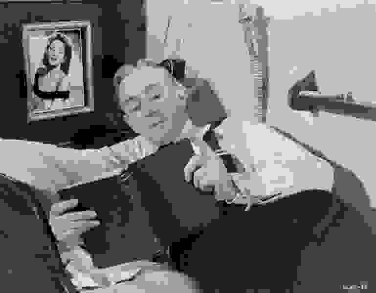 The Captain's Paradise (1953) starring Alec Guinness on DVD DVD The Captain's Paradise (1953) Screenshot 4