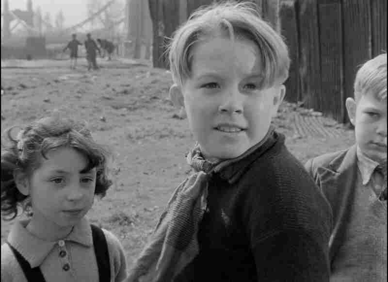 Crash of Silence (1952) Screenshot 3