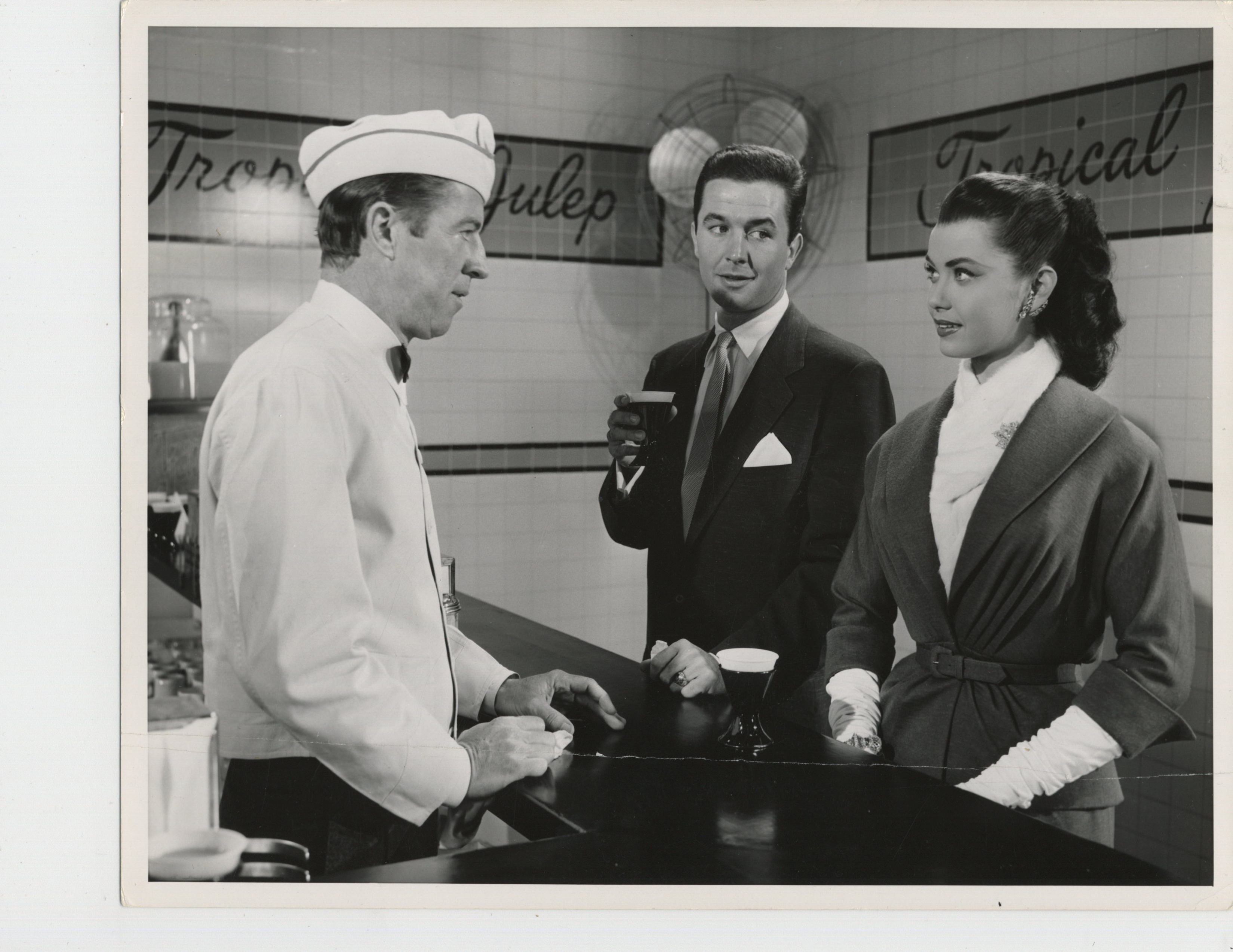 Dream Wife (1953) Screenshot 3 