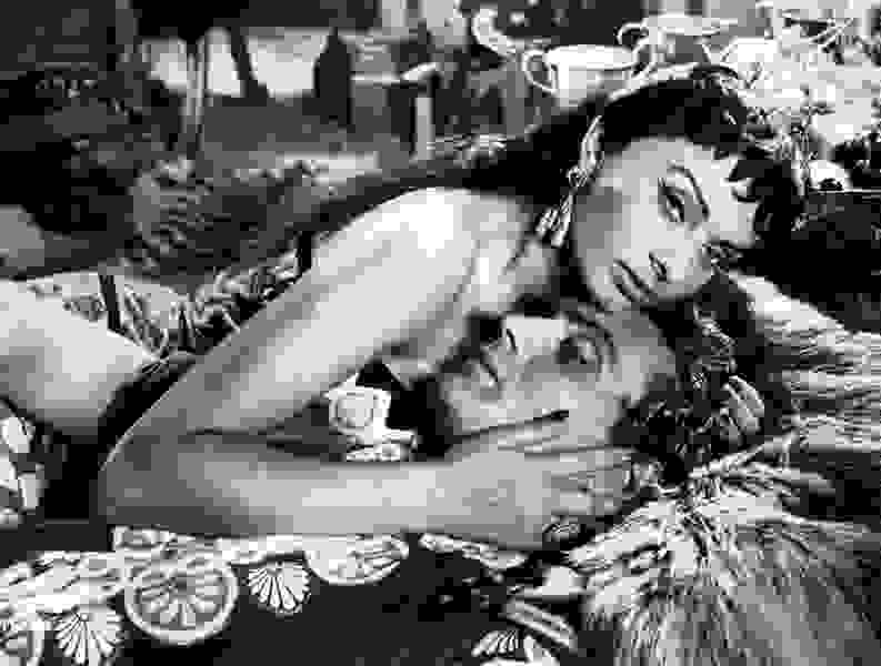 Two Nights with Cleopatra (1954) Screenshot 3