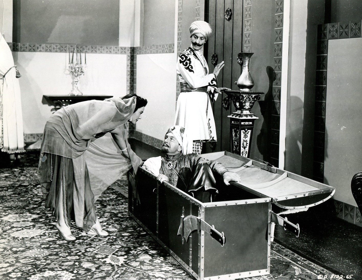 Siren of Bagdad (1953) Screenshot 2