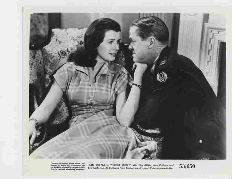 Terror Street (1953) Screenshot 4