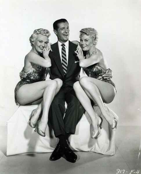 How to Be Very, Very Popular (1955) Screenshot 3