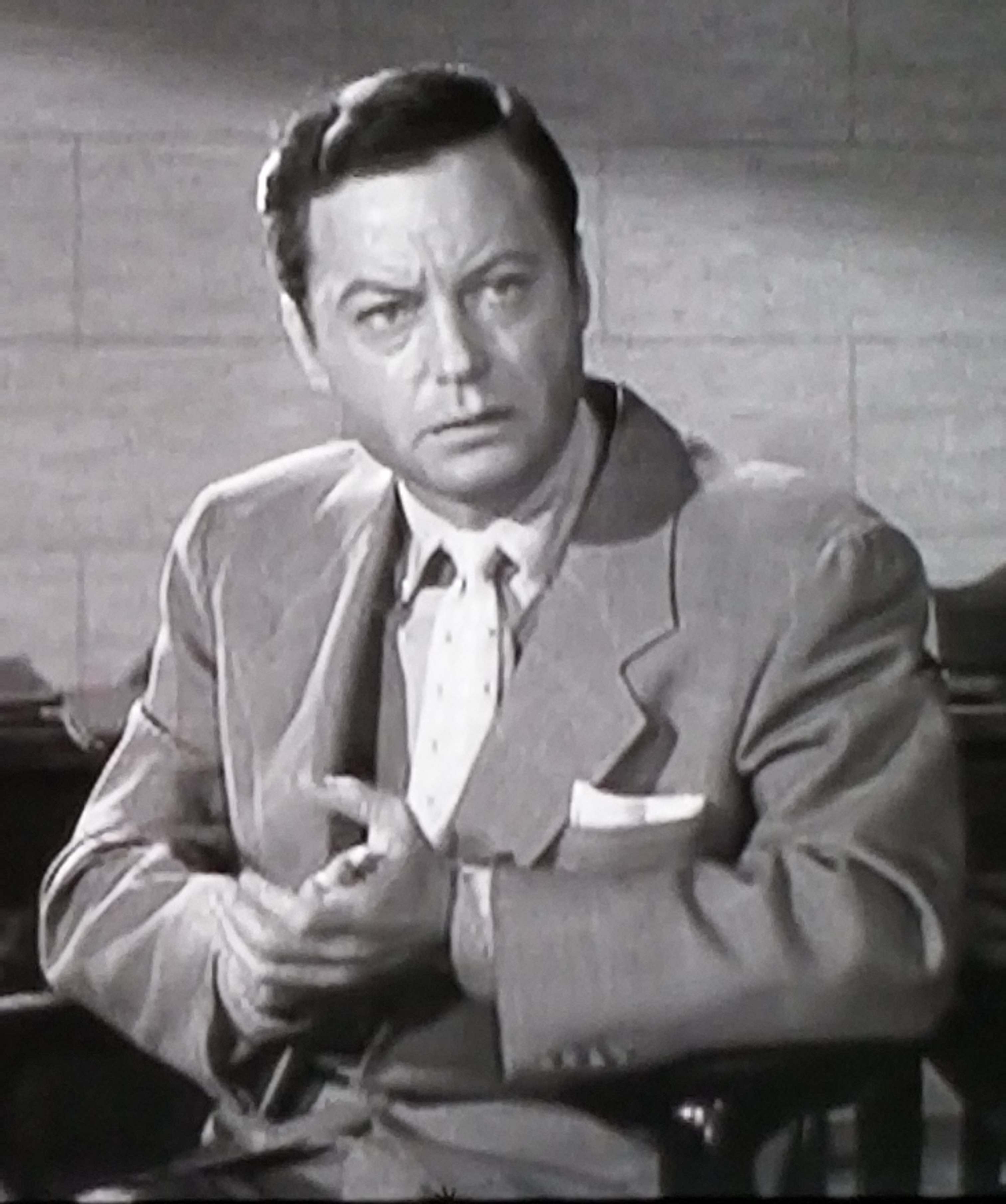 Illegal (1955) Screenshot 1