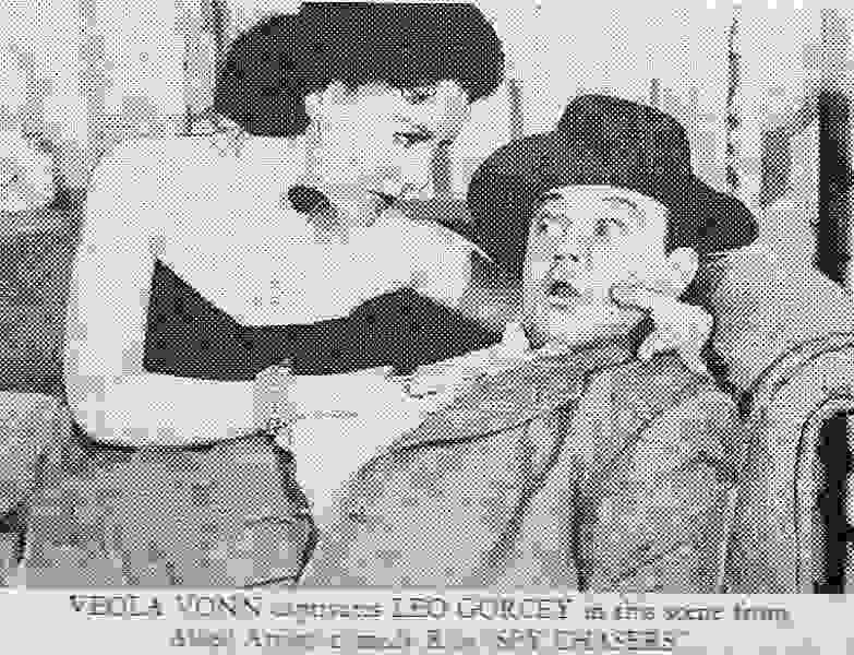 Spy Chasers (1955) Screenshot 3
