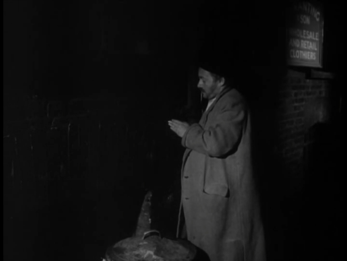 The Bespoke Overcoat (1955) Screenshot 2 