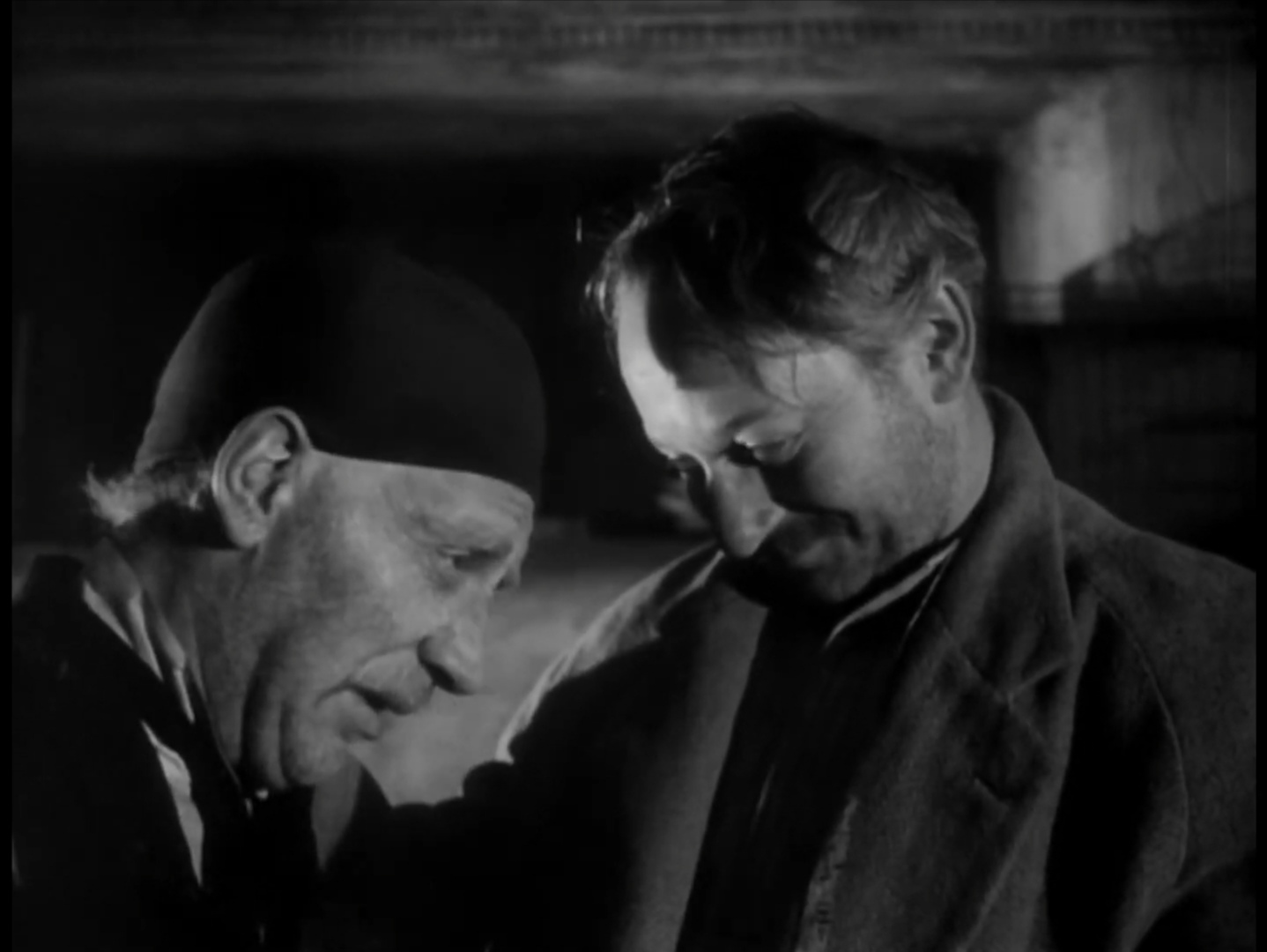 The Bespoke Overcoat (1955) Screenshot 4