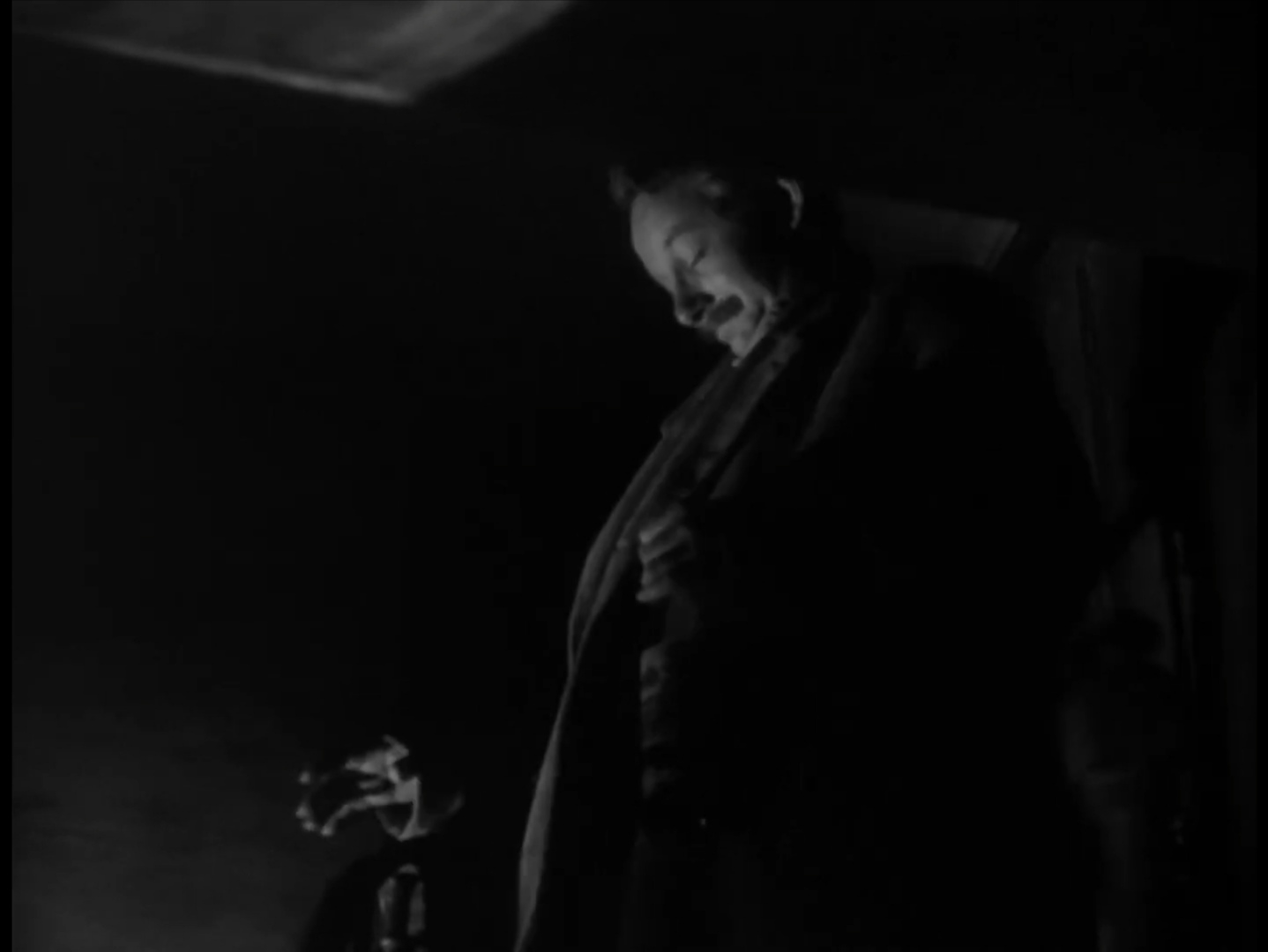 The Bespoke Overcoat (1955) Screenshot 5 