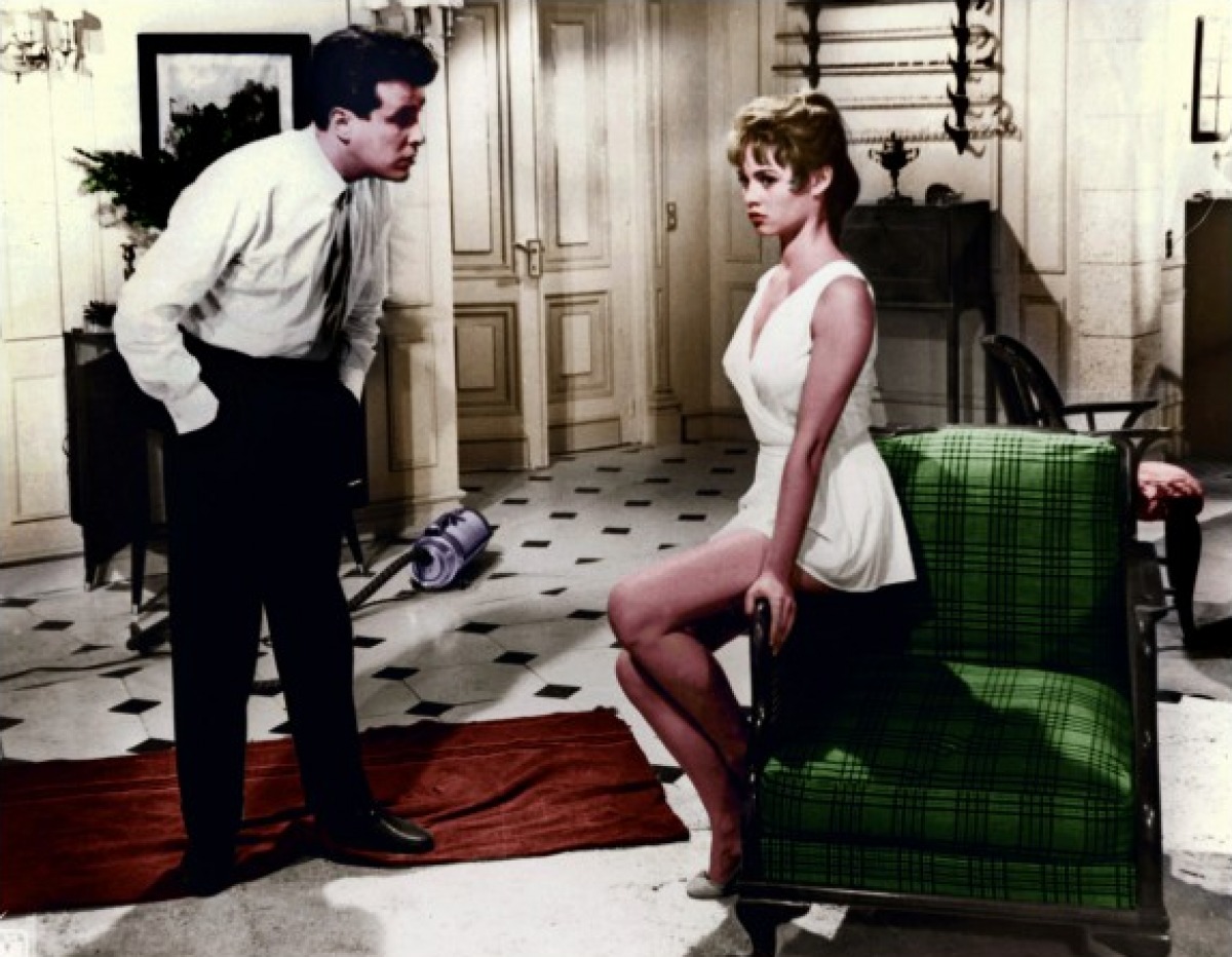 Naughty Girl (1956) Screenshot 4 